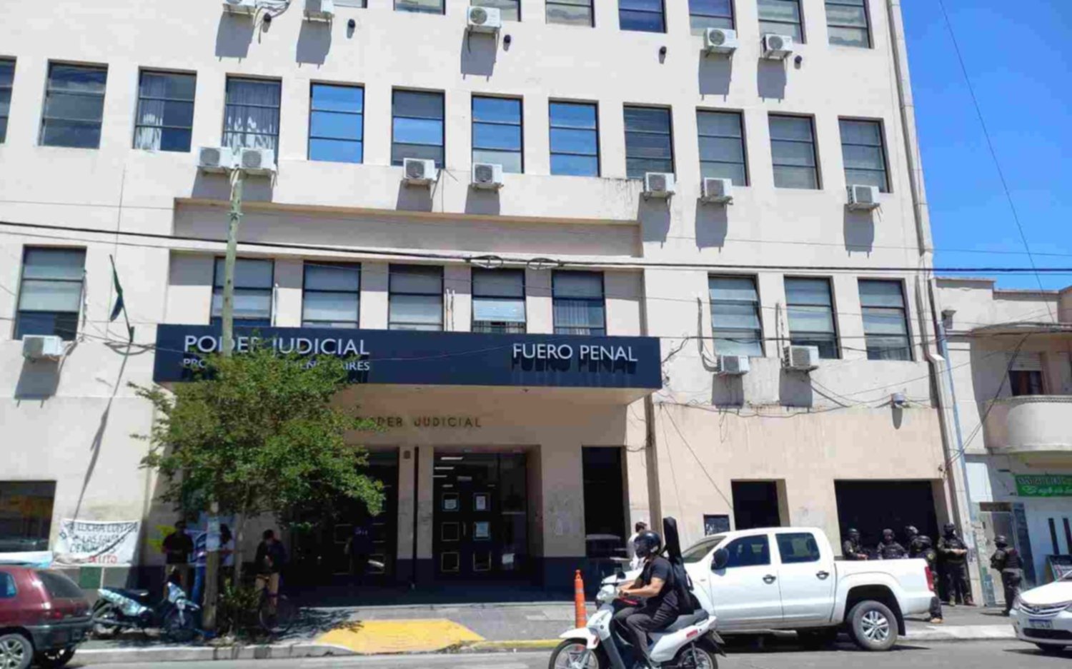 Marcha a los Tribunales de Quilmes por estafas piramidales 