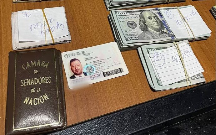 Edgardo Kueider rompió el silencio tras ser detenido en Paraguay con 200 mil dólares: "El dinero no era mío"