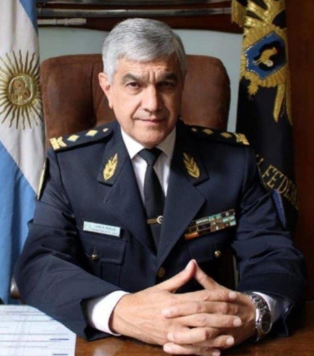 Jefe policial ¿usó un avión oficial para su boda?
