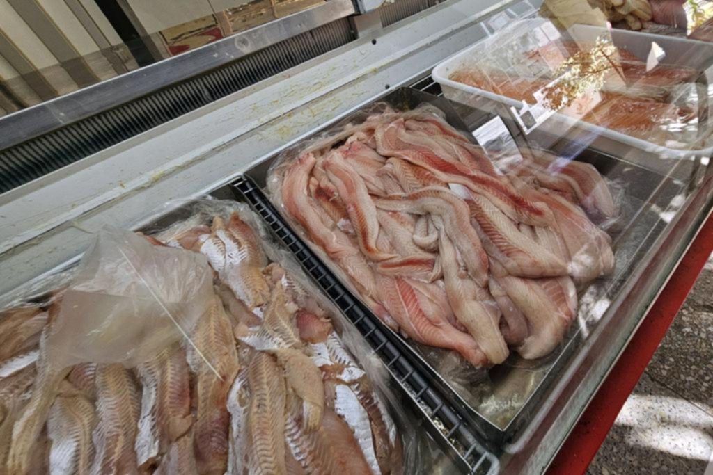 El pescado se aleja de la carne: no sube, pero se mueve los días de promo