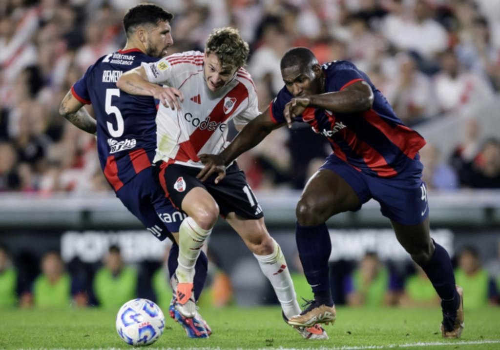 Clásico, a mano: River empató y quedó en deuda
