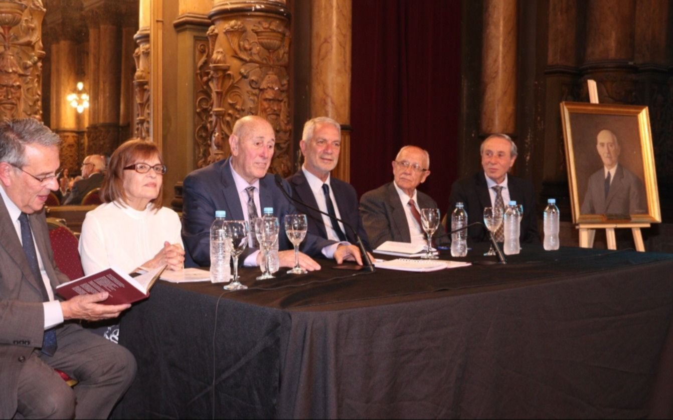 Homenaje al maestro de la medicina y ciudadano ilustre Bernardo Manzino