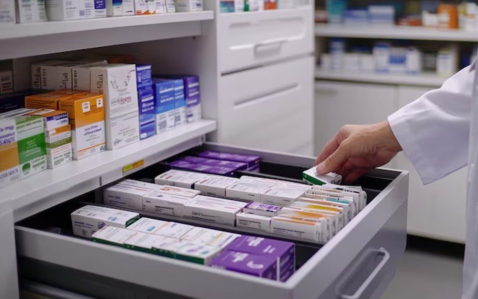 Nuevos medicamentos se suman a la lista de venta libre: cuáles perderán los descuentos en farmacias