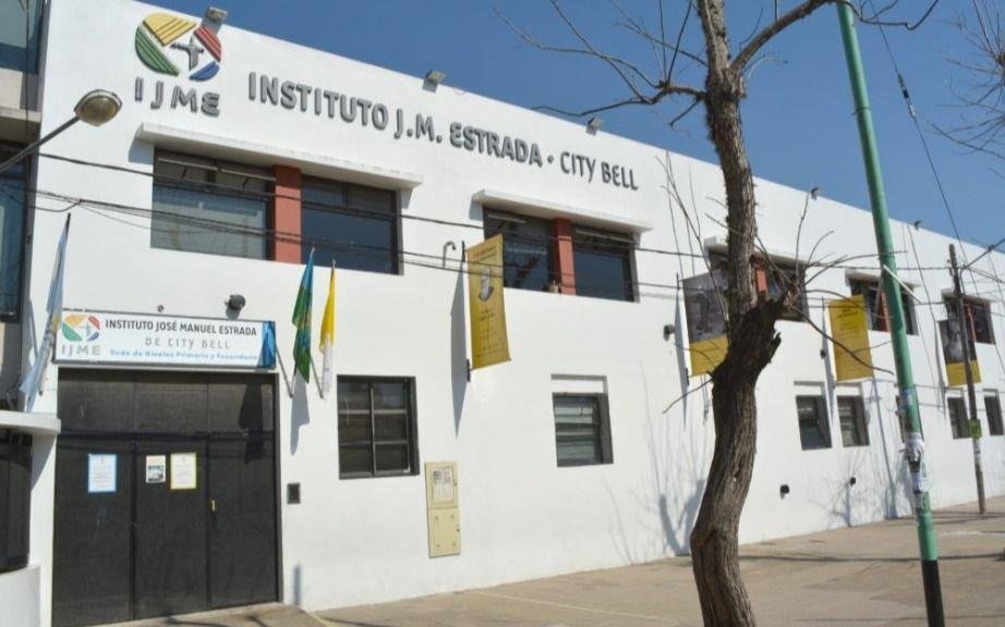 Se profundiza la acción judicial por la escuela para los hijos de Rey