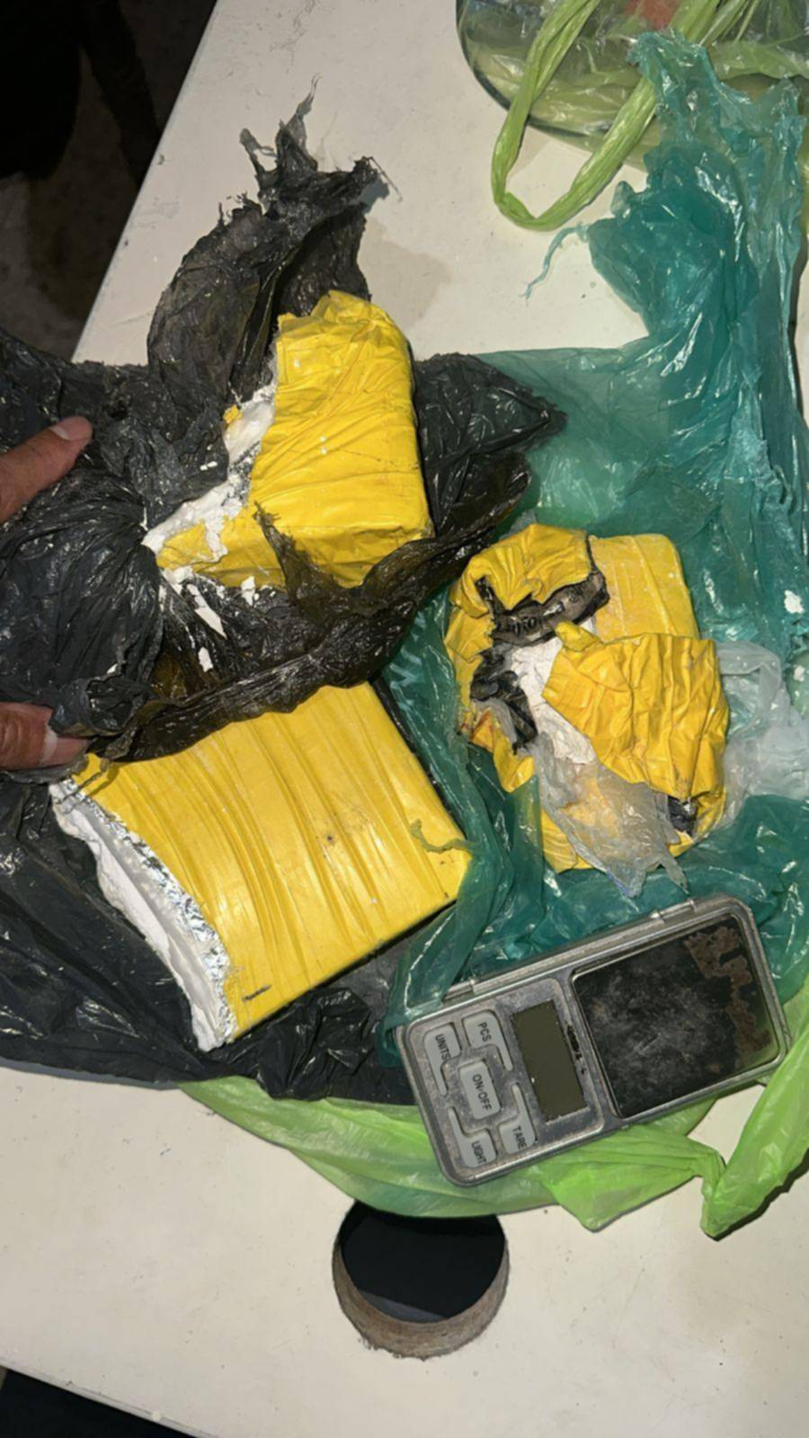 Incautan varios ladrillos de cocaína escondidos y valuados en 5 mil dólares