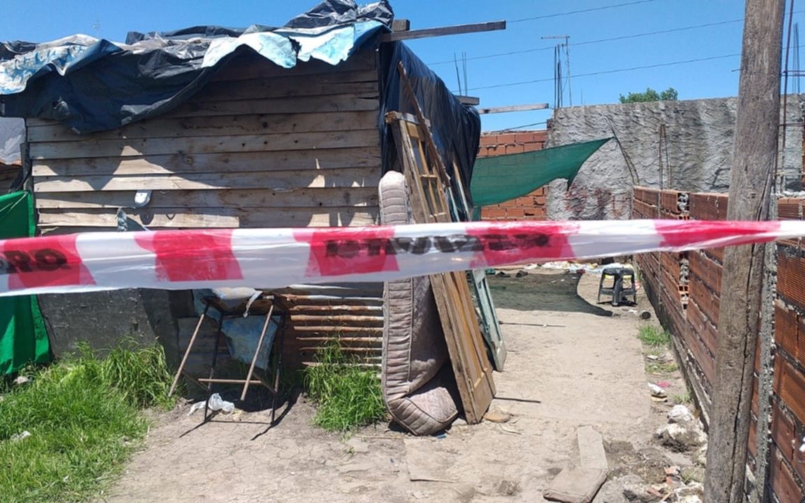 Una joven apareció herida y sin vida en su casa en Melchor Romero: investigan qué pasó