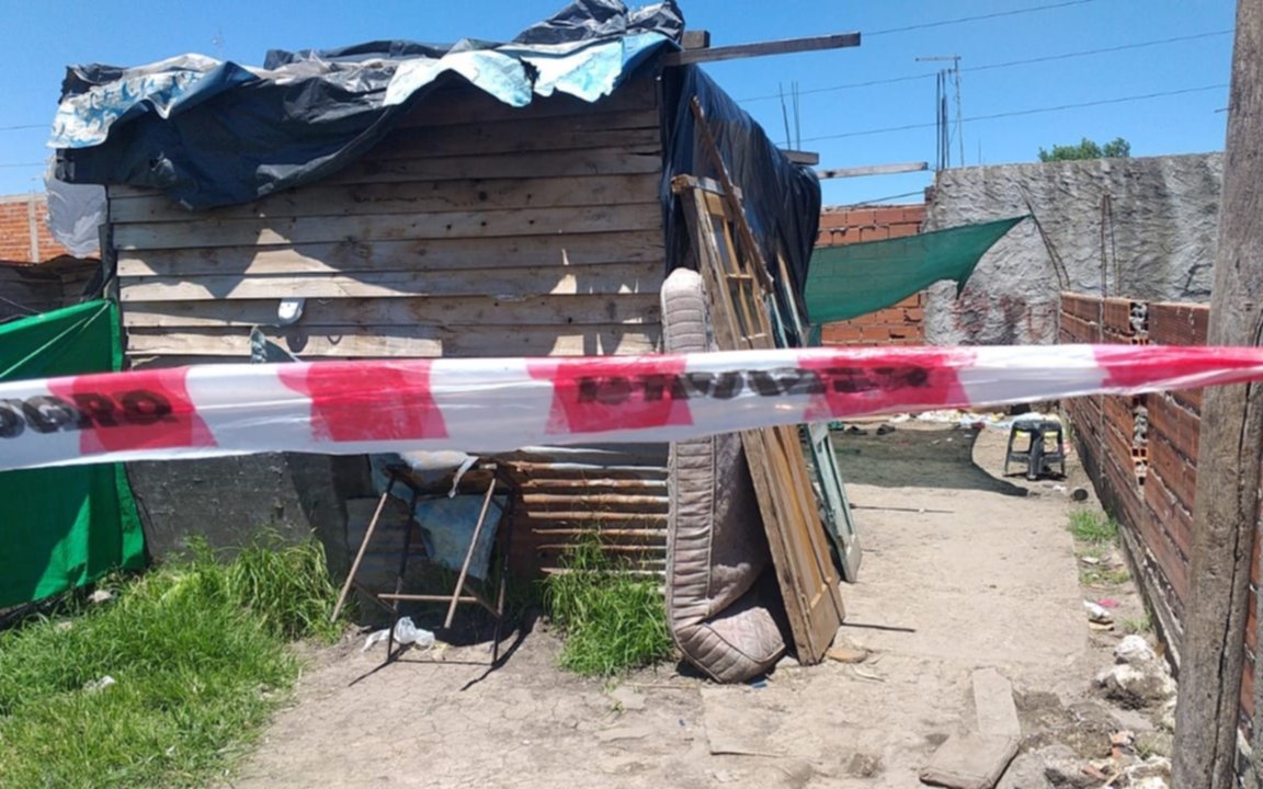 La Plata: qué se sabe de la joven que apareció muerta y con  una herida en el ojo en su casa