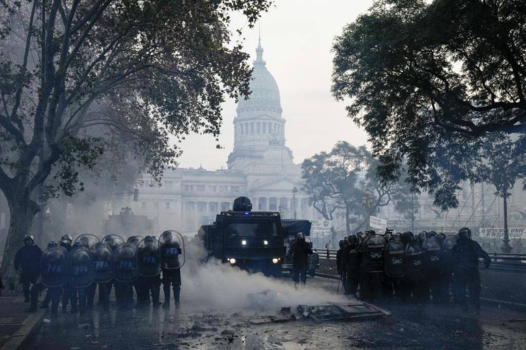 Visita a La Rural, mensaje en cadena y un brindis