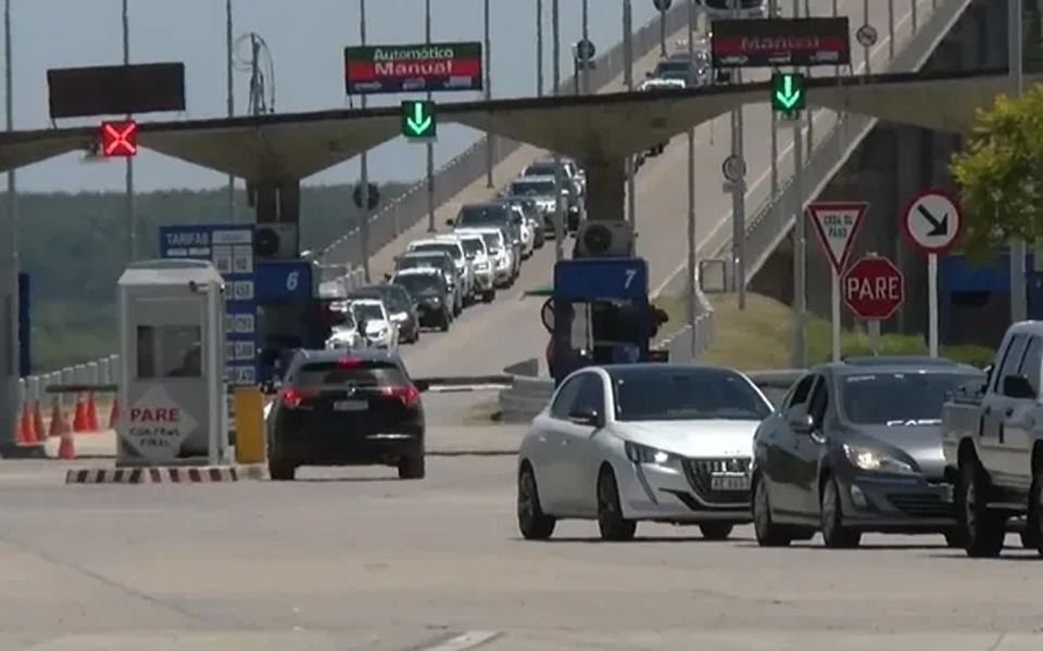 Atención: prohíben la salida de algunos vehículos del país con patentes provisorias