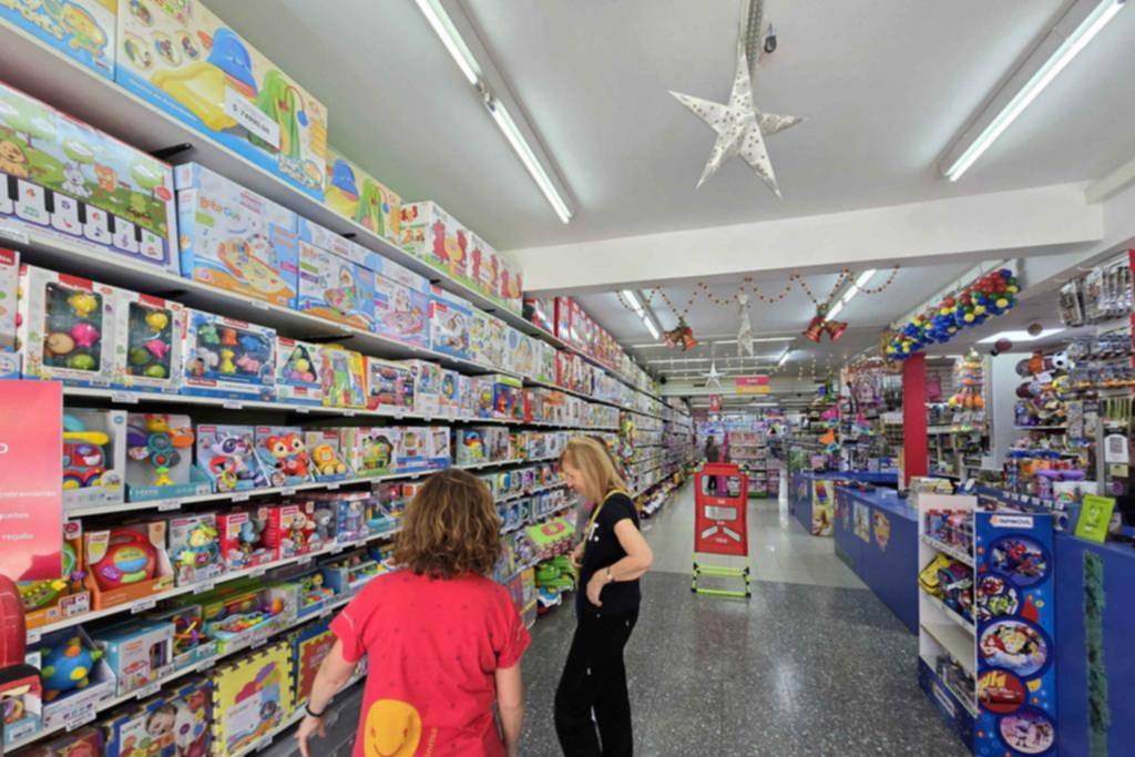 Papá Noel ya saca cuentas: juguetes a precios “viejos” y cuotas