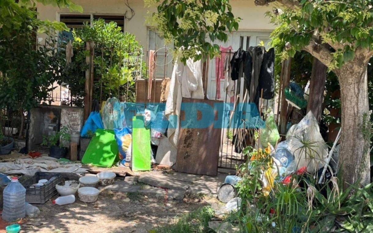 Denuncian presencia de roedores y olor nauseabundo en Villa Castells: "Es por una mujer acumuladora"