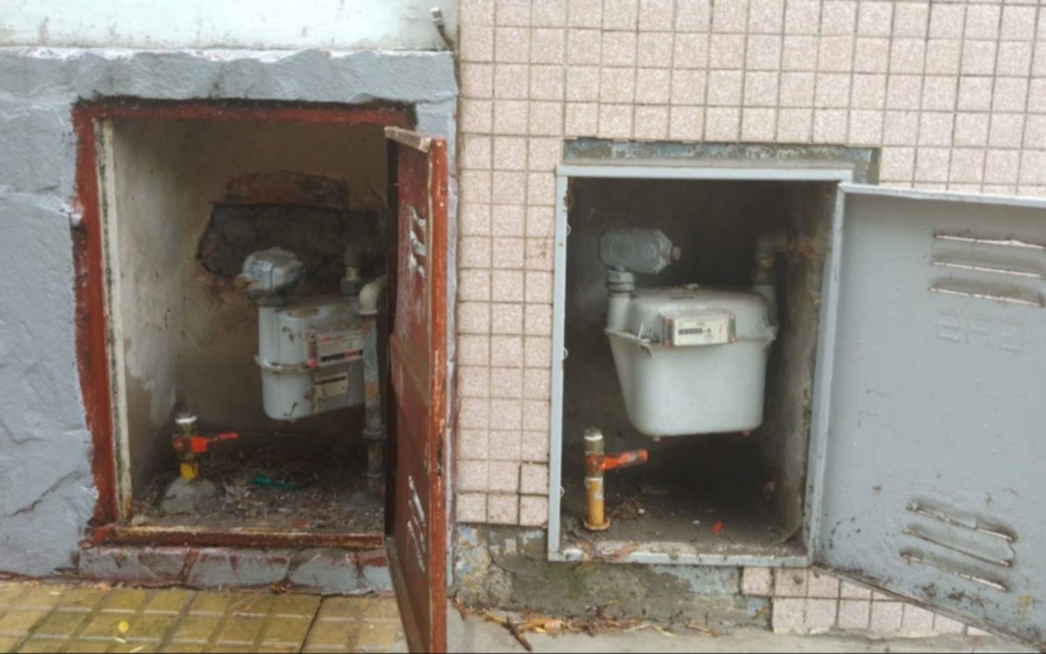 Precinto azul, QR y acta de notificación: la trampa del "aviso de corte de gas" para estafar usuarios en La Plata
