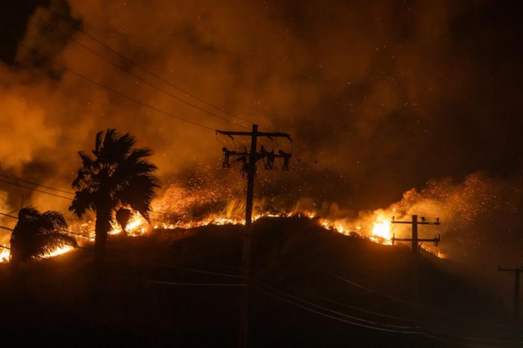 Arde Malibú: Cher y Dick Van Dyke, evacuados
