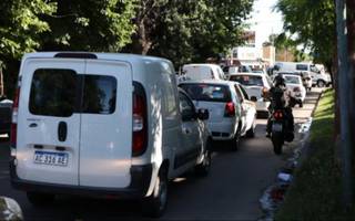 Polémica por la bajada de la Autopista: "Las calles de Villa Elisa no están preparadas para soportar tanto tránsito"