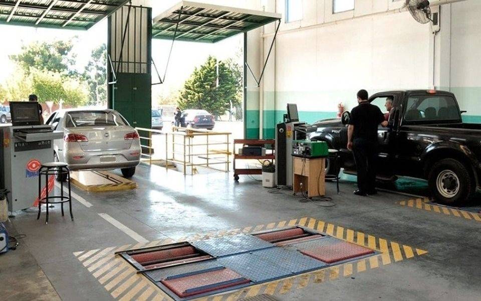VTV: el Gobierno quiere habilitar a agencias de autos a realizar la verificación técnica vehicular