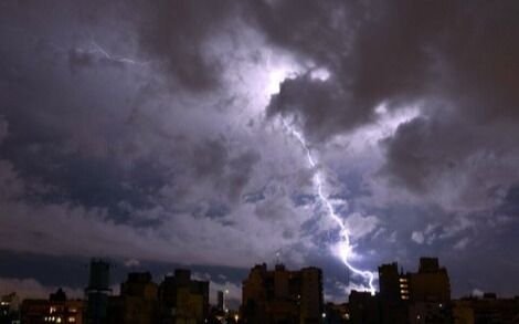 Se activó el alerta amarillo en La Plata: el SMN anuncia tormentas con lluvias, ráfagas y posible caída de granizo