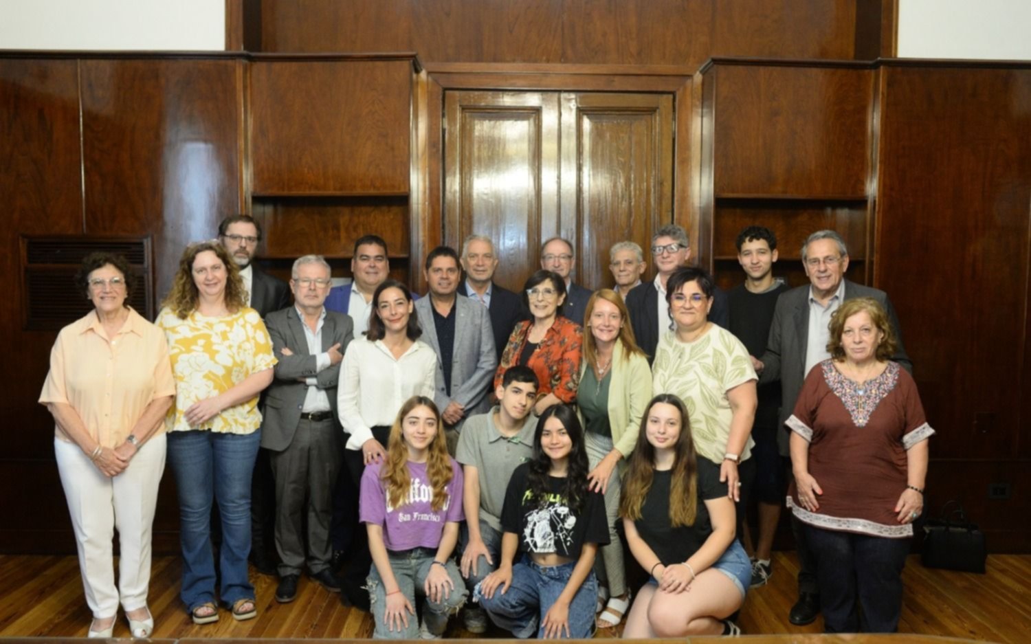 Anuncian obras en una escuela de Villa Elisa para dar solución a un reclamo histórico