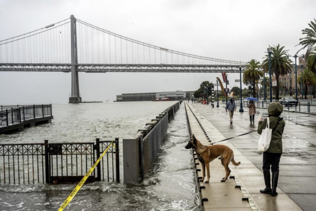 Tormentas, nevadas y un tornado en EE UU