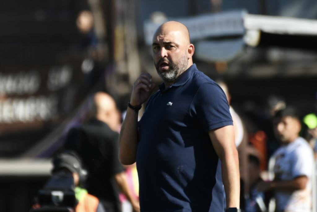 Méndez, durísimo: “Hay que construir un plantel nuevo, es la realidad”