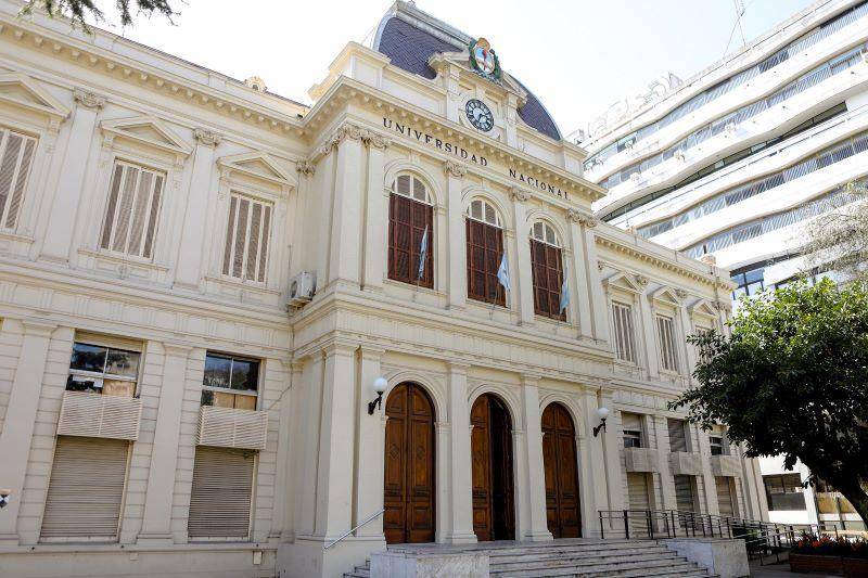 Las universidades deberán rendir gastos y limitan compras directas