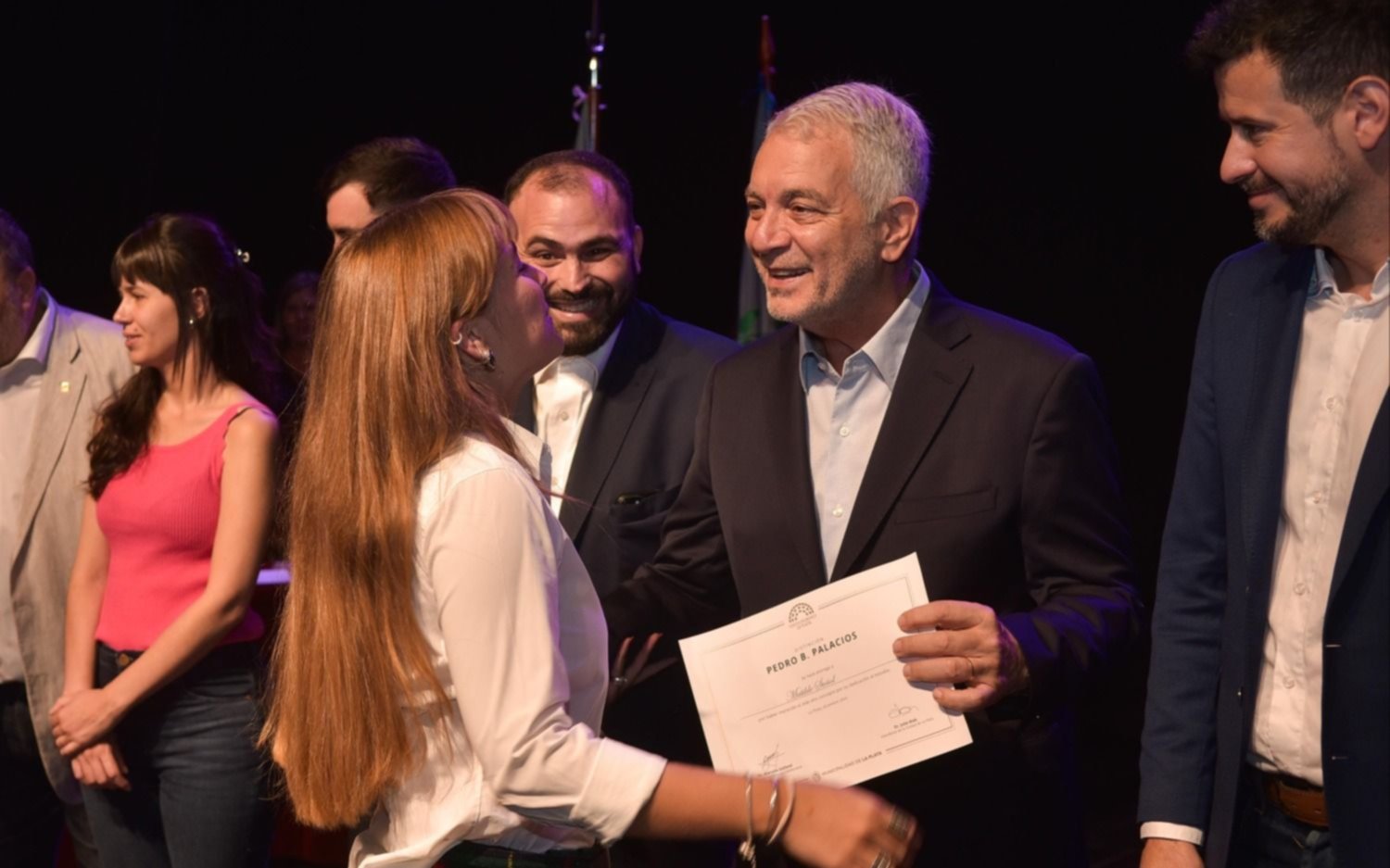 Alak encabezó la entrega de distinciones a los estudiantes más destacados de la Ciudad