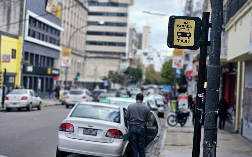 A partir del viernes aumentan los taxis en La Plata: a cuánto se iría la bajada de bandera