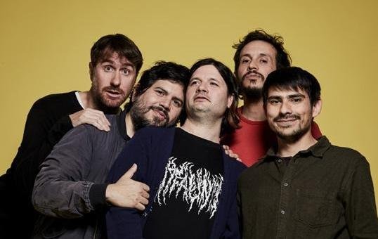 A 20 años de su lanzamiento, El Mató revisita su primer disco para cerrar el año