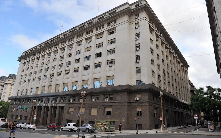 Ajuste fiscal: el Gobierno extendió el superávit financiero en noviembre