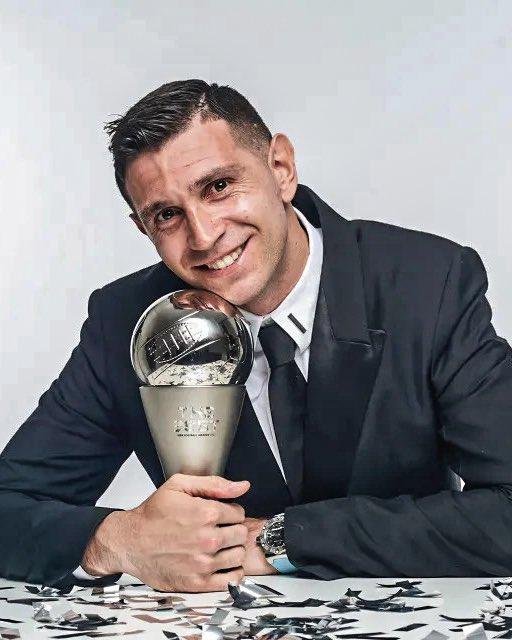 El Dibu Martínez y Garnacho también fueron premiados