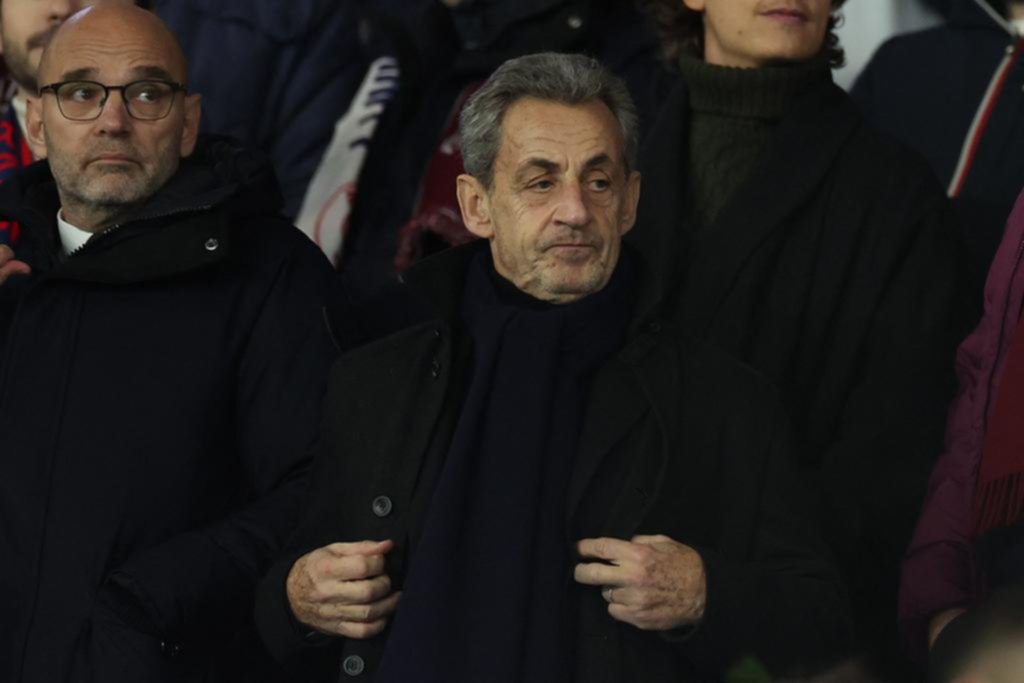 Sarkozy, con condena firme y brazalete electrónico