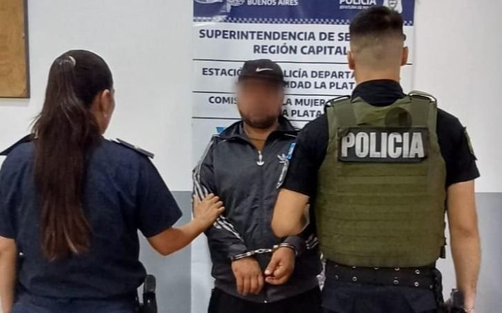Femicidio y conmoción en La Plata: asfixió a su novia y se entregó en la Comisaría de la  Mujer