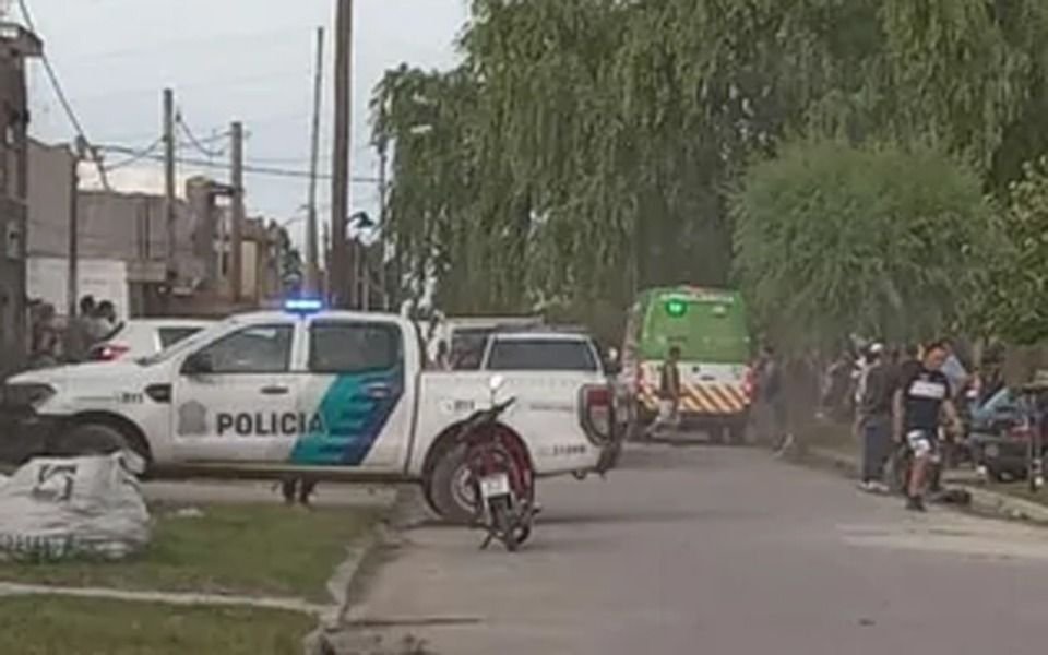 La Plata: murió al quedar en el medio de una balacera
