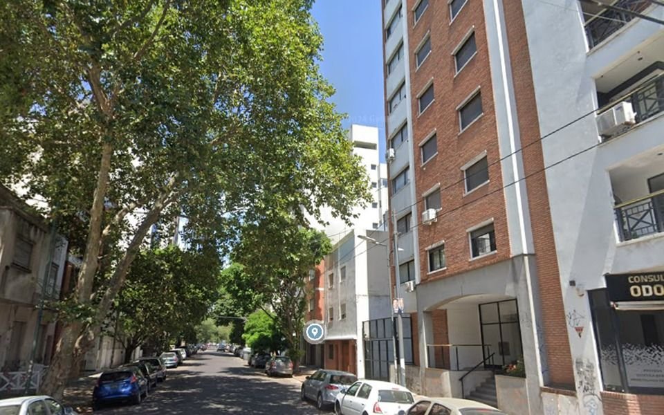 "Creen que fue un accidente": investigan la muerte de un joven que cayó de un segundo piso en La Plata