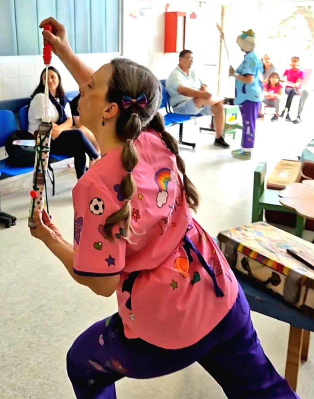 Los titiriteros que ayudan a curar a niños en los hospitales