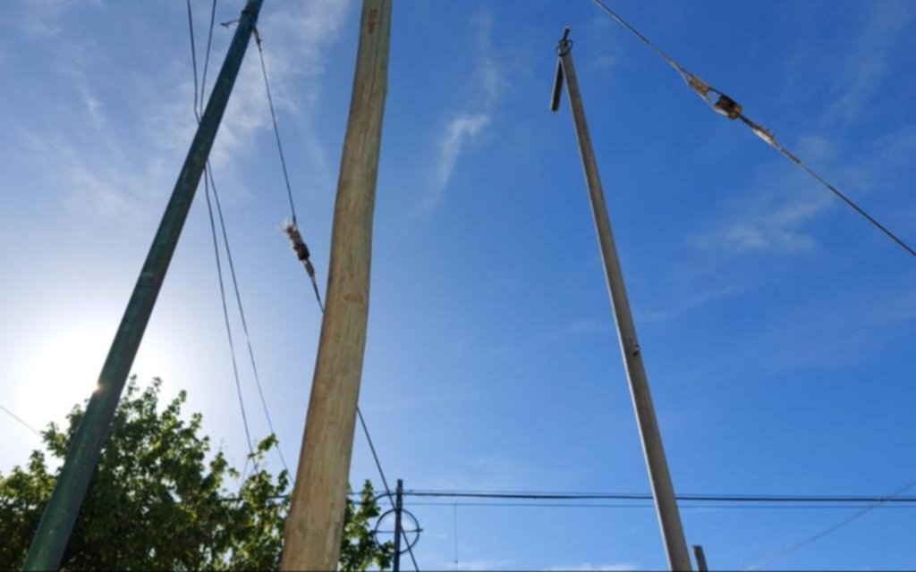 Dos meses sin luz en una esquina en la zona de Parque Saavedra