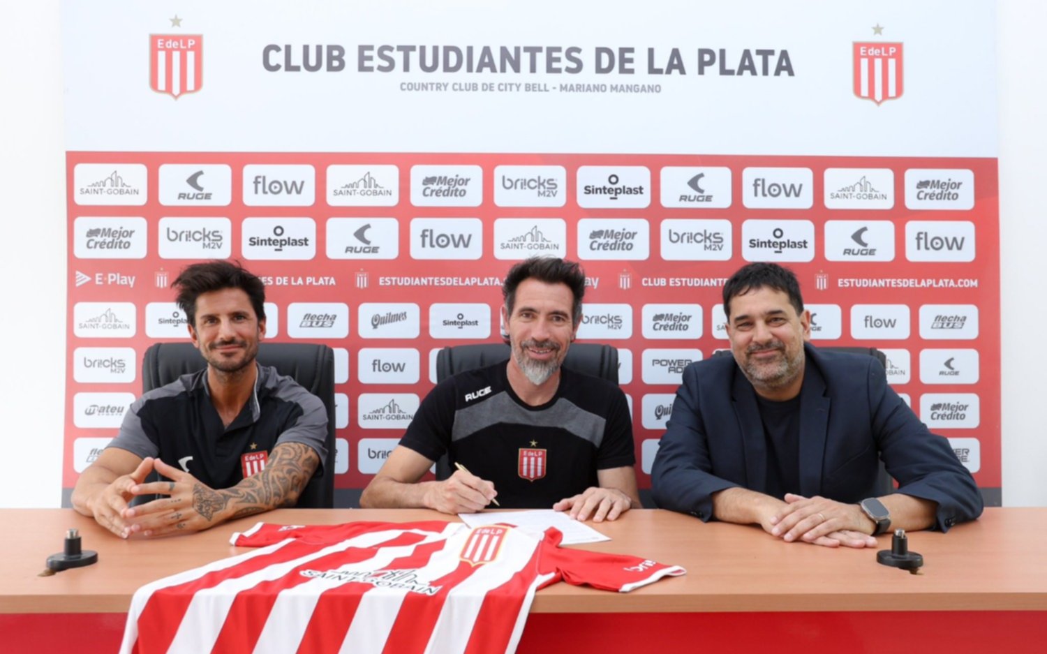 Domínguez le puso el gancho a su nuevo contrato