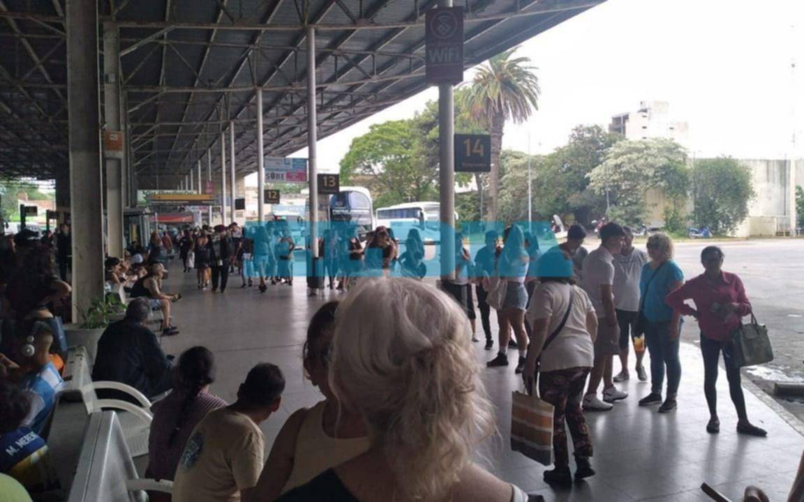    La Terminal de La Plata fue un caos por un problema con la SUBE: "Colas enormes y demoras, explota de gente" 