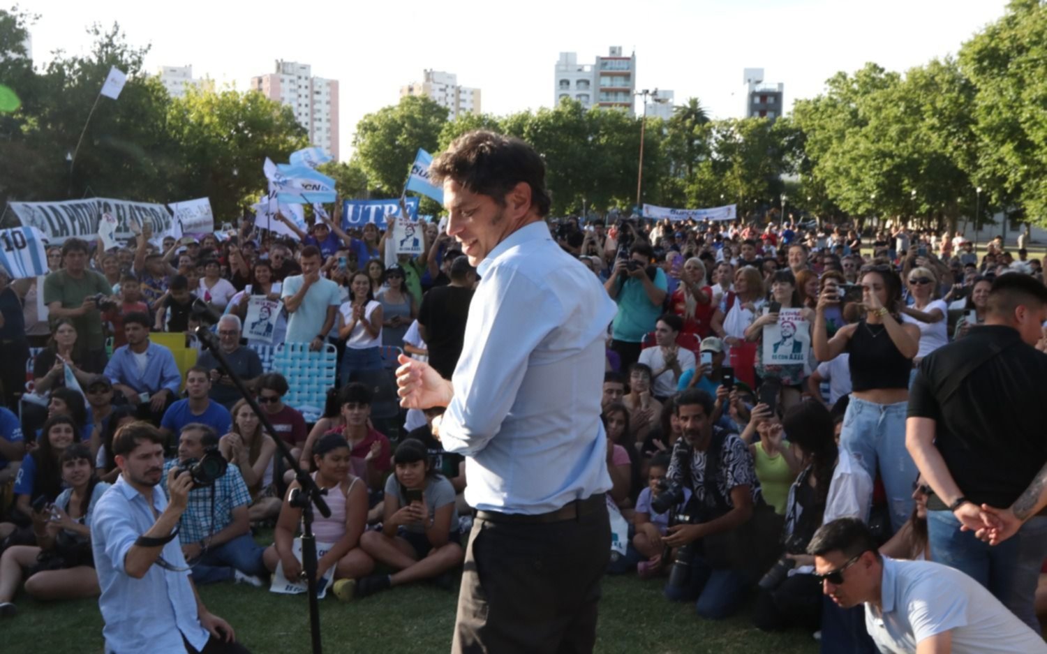Mateada de Kicillof en Plaza Malvinas de La Plata: "Tengo la obligación de ponerme al hombro la construcción de un frente político"