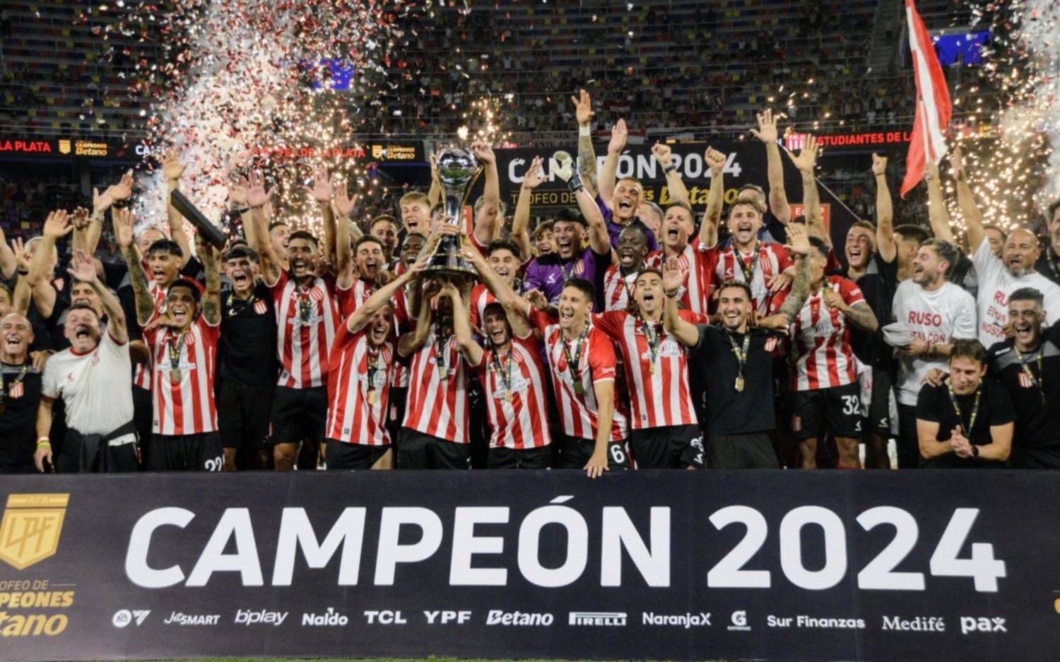 Estudiantes vs Vélez.- El Pincha trituró al reciente campeón; venció al Fortín 3 a 0 y sumó otra estrella para el delirio de sus hinchas