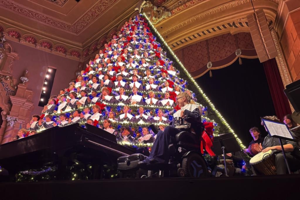 El árbol de Navidad que canta a coro