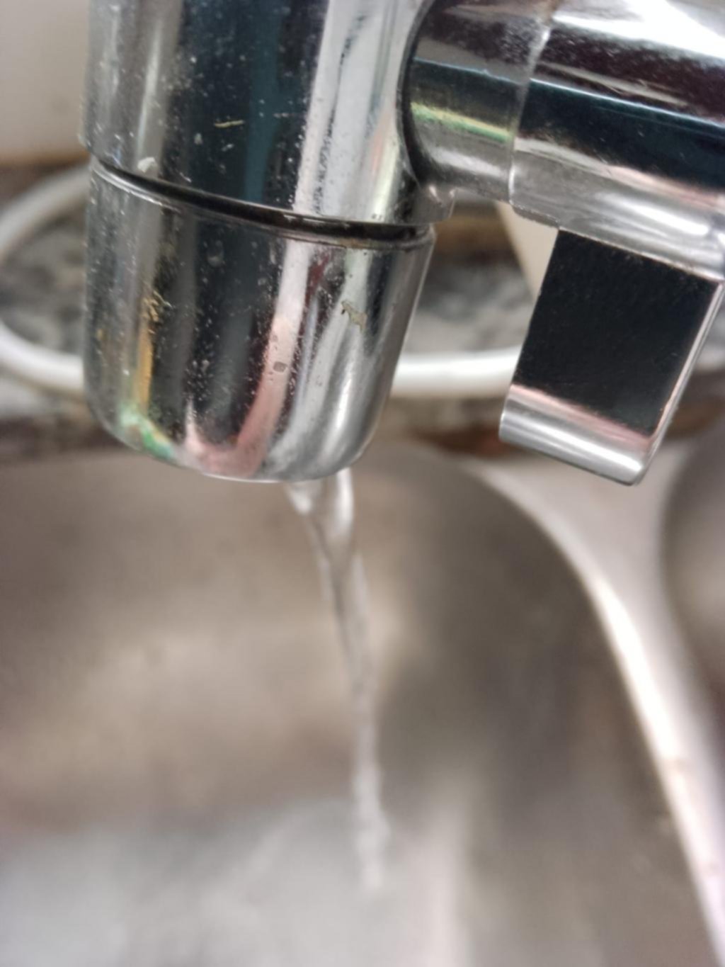 Vecinos de Ringuelet reclaman por poca presión de agua en el barrio