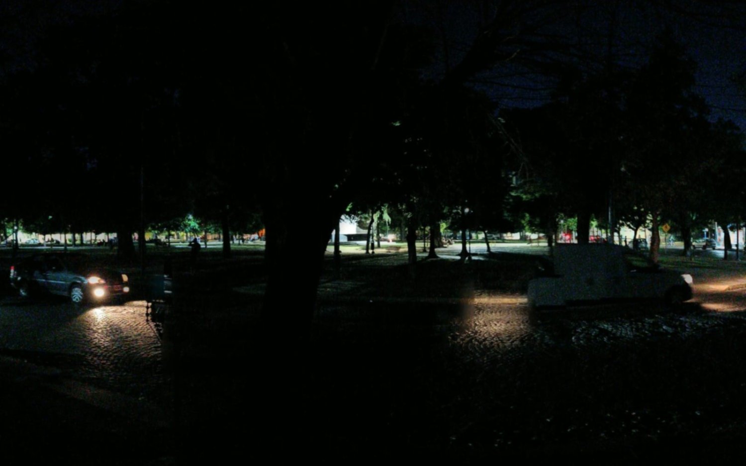 La Plaza España a oscuras por la falta de alumbrado: "Hace un mes estamos así"