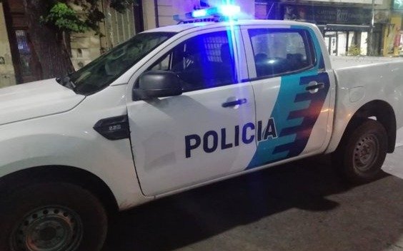 Apuñaló a su hijo con una cuchilla de carnicero y quedó detenido en La Plata