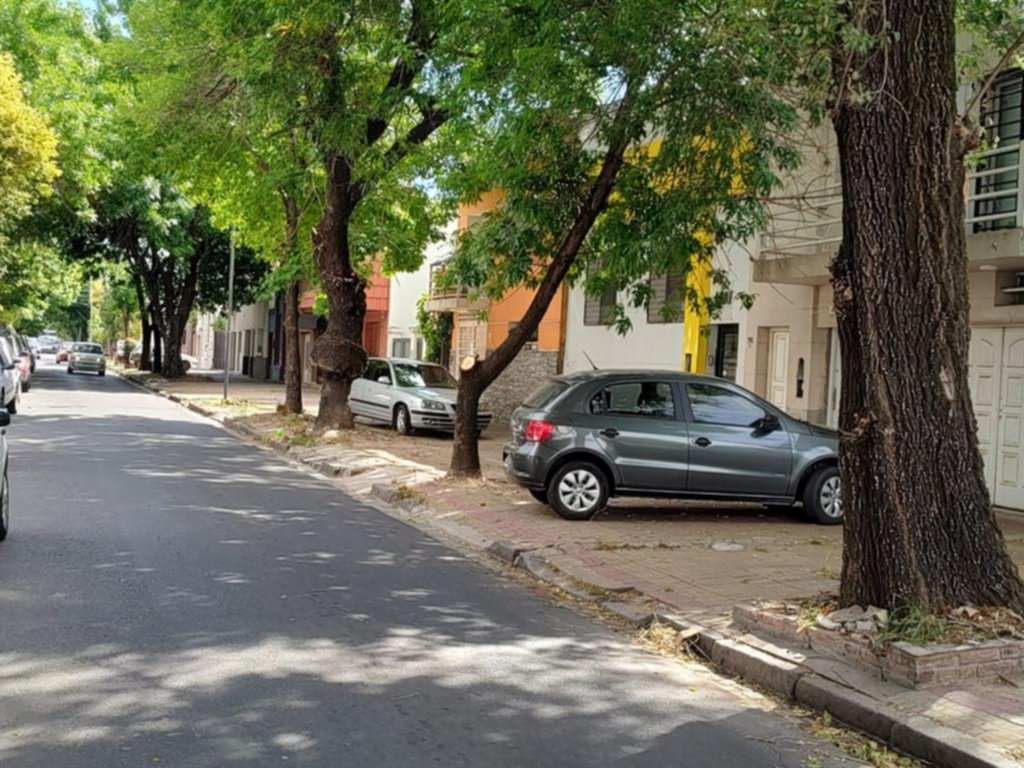 Aumentan las infracciones por el estacionamiento en las veredas