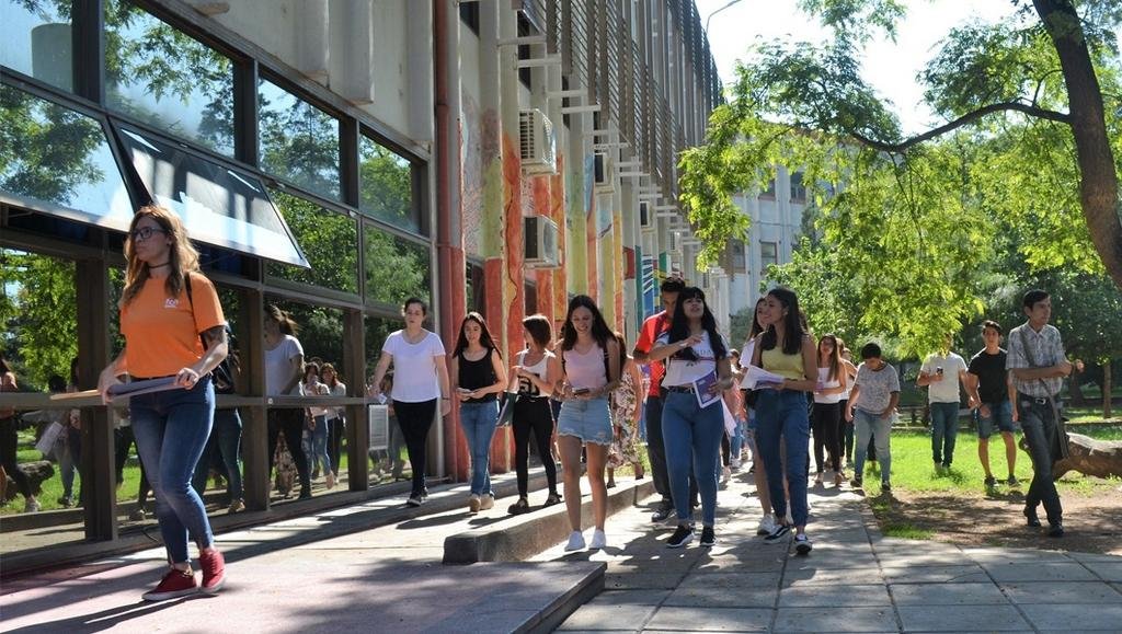 La brecha universitaria: un 40% de los ingresantes deja en 1º año