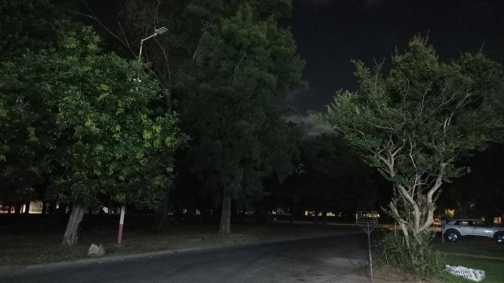 Reclamo en Villa Elvira por la falta de iluminación en la vía pública