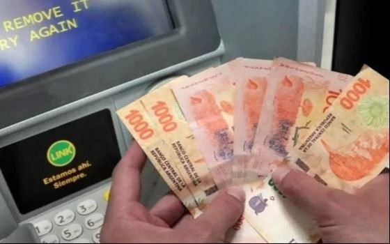 El Gobierno oficializó la suba del salario mínimo pese a que empresarios y gremios no llegaron a un acuerdo