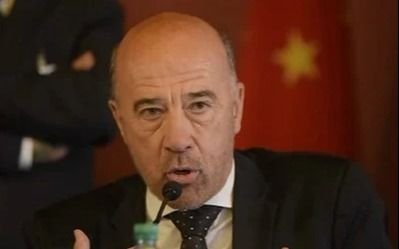 El Gobierno denunció al ex embajador en Venezuela "por traición a la Patria" por el caso del gendarme detenido
