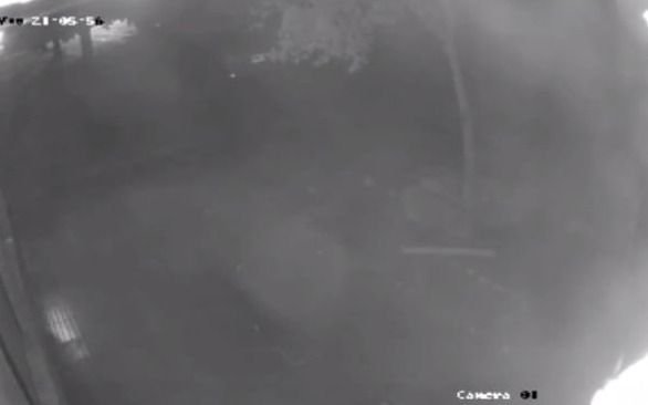 Una "boca de lobo" a pasos de Plaza Belgrano por una luminaria rota