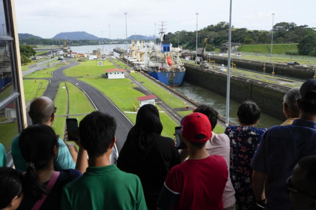 Trump chicanea a los soldados chinos en el canal de Panamá